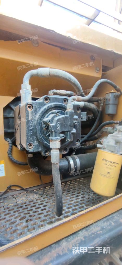 液壓泵艙室正面整體（整機(jī)外觀）