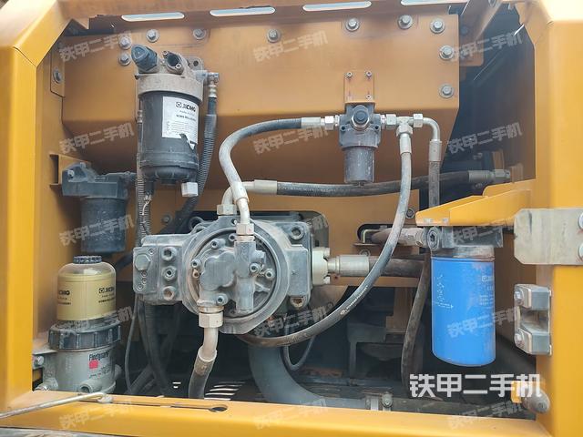 液壓泵艙室正面整體（整機(jī)外觀）