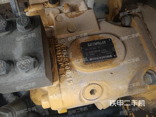 回轉(zhuǎn)馬達(dá)和主控閥(整機(jī)外觀) 回轉(zhuǎn)馬達(dá)和主控閥(整機(jī)外觀)