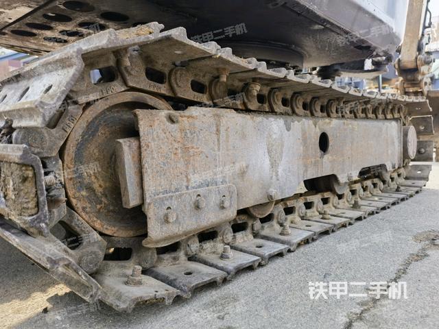 左側(cè)履帶整體?(行走機(jī)構(gòu)) 左側(cè)履帶整體?(行走機(jī)構(gòu))