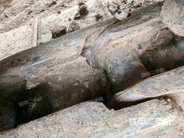 右側(cè)履帶整體（行走機(jī)構(gòu)）