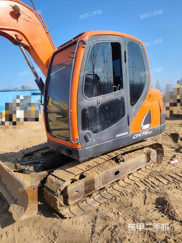 駕駛室整體(整機外觀) 駕駛室整體(整機外觀)