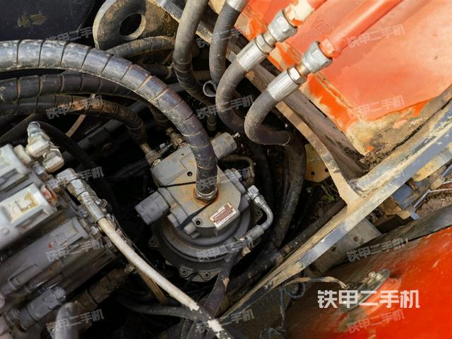 回轉(zhuǎn)馬達(dá)（上車部件）