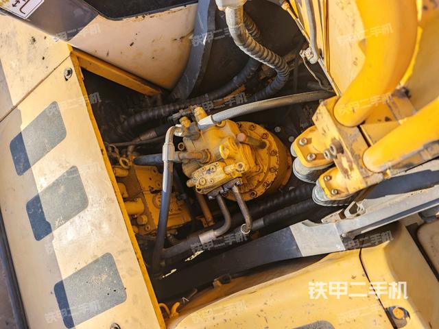 回轉(zhuǎn)馬達(dá)和主控閥（整機(jī)外觀）