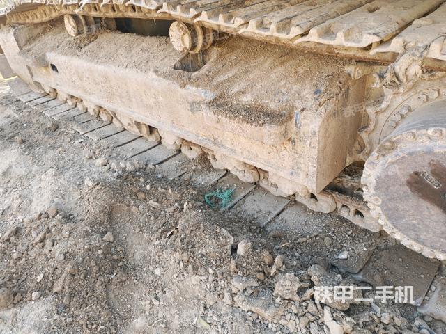 左側(cè)履帶整體?(行走機(jī)構(gòu)) 左側(cè)履帶整體?(行走機(jī)構(gòu))