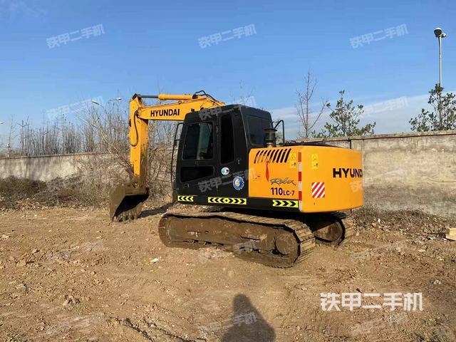 駕駛室頂部(整機外觀) 駕駛室頂部(整機外觀)