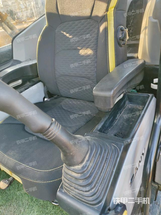 座椅左側控制臺/音響/含左手柄（駕駛室部分）