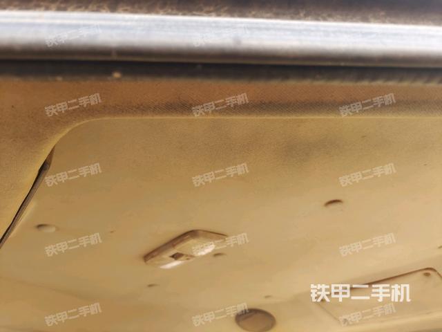 駕駛室內(nèi)部頂部(推土機(jī)駕駛室) 駕駛室內(nèi)部頂部(推土機(jī)駕駛室)