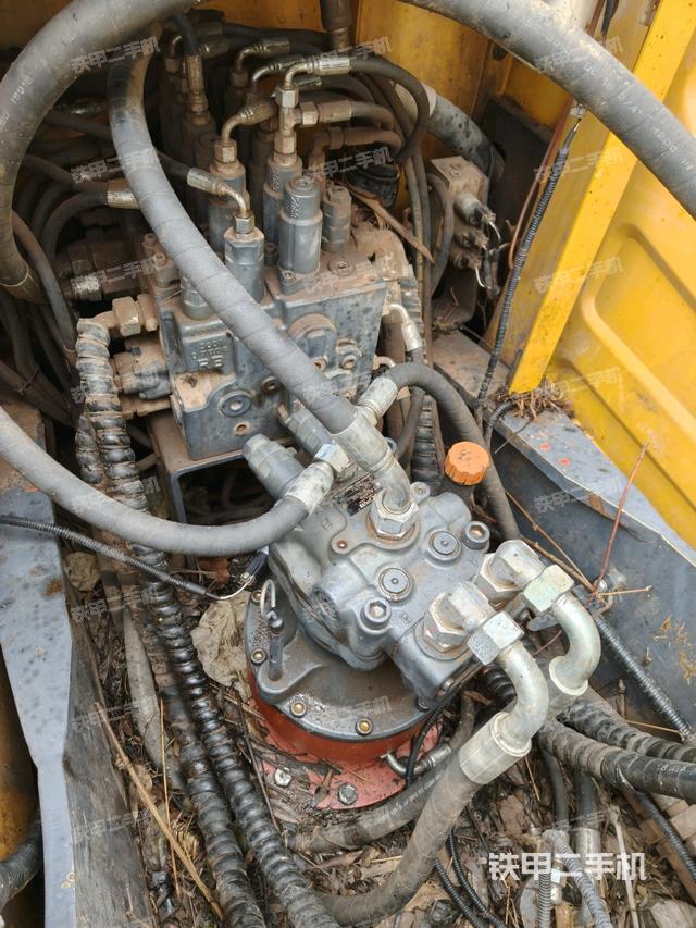 回轉(zhuǎn)馬達（上車部件）