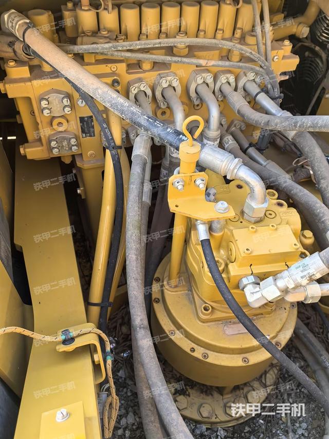 回轉(zhuǎn)馬達和主控閥（整機外觀）