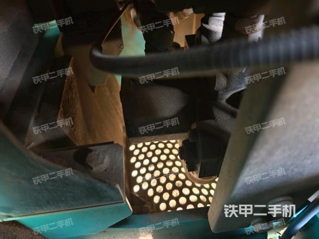 液壓泵艙室正面整體（整機(jī)外觀）