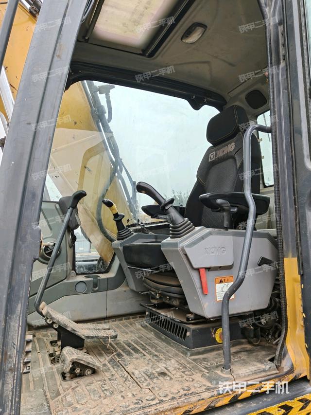 座椅右側(cè)控制臺(tái)/鑰匙門/油門/含右手柄（駕駛室部分）