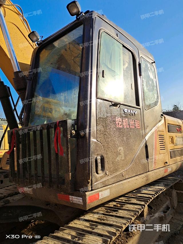 駕駛室整體(整機(jī)外觀) 駕駛室整體(整機(jī)外觀)