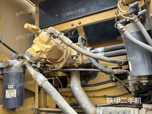 液壓泵艙室正面整體（整機(jī)外觀）