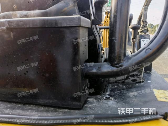 后窗玻璃角標(biāo)(駕駛室部分) 后窗玻璃角標(biāo)(駕駛室部分)