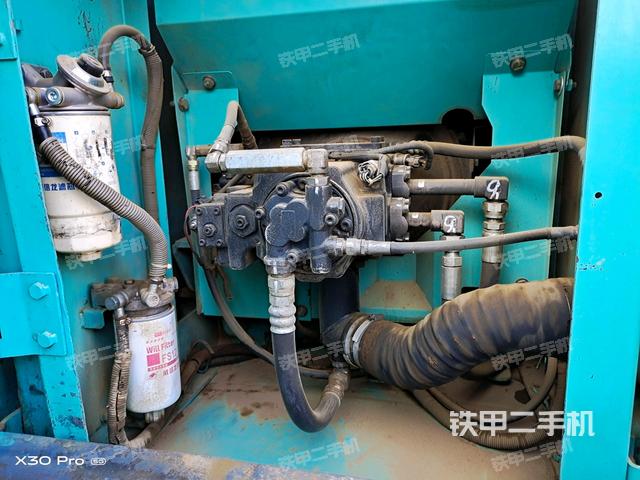 液壓泵艙室正面整體(整機(jī)外觀) 液壓泵艙室正面整體(整機(jī)外觀)
