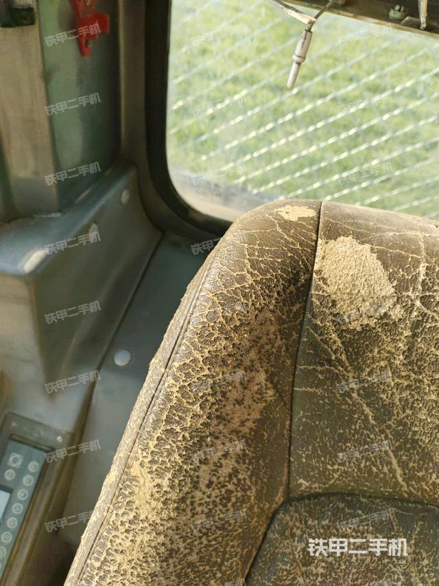 后窗玻璃角標（駕駛室部分）