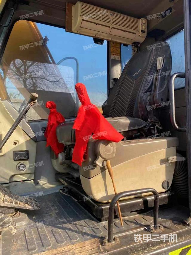 駕駛室整體(整機外觀) 駕駛室整體(整機外觀)