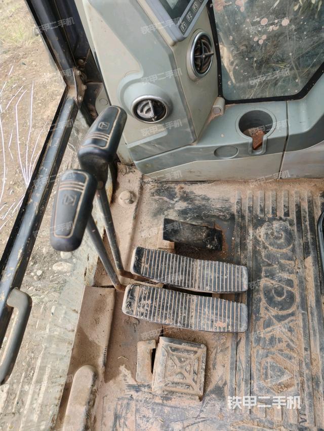 后窗玻璃角標（駕駛室部分）