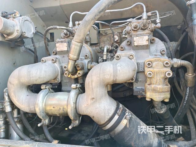 液壓泵斜45?右(大件艙室) 液壓泵斜45?右(大件艙室)