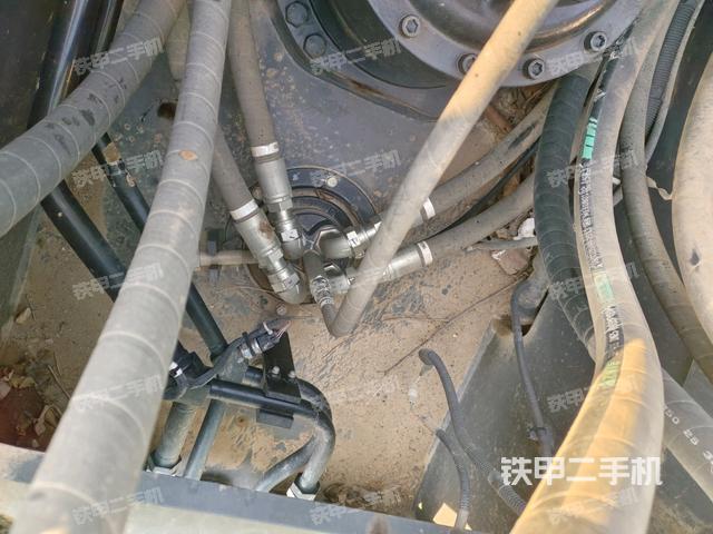 中央回轉接頭特寫(上車部件) 中央回轉接頭特寫(上車部件)