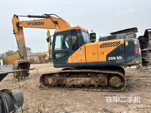 駕駛室整體（整機外觀）