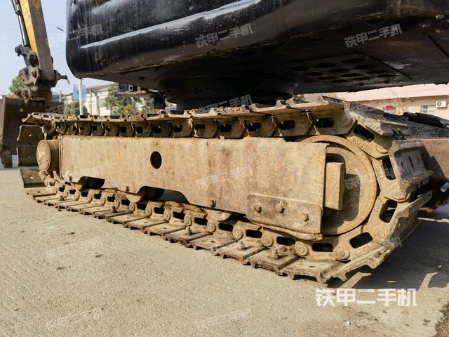 右側(cè)履帶整體?(行走機(jī)構(gòu)) 右側(cè)履帶整體?(行走機(jī)構(gòu))