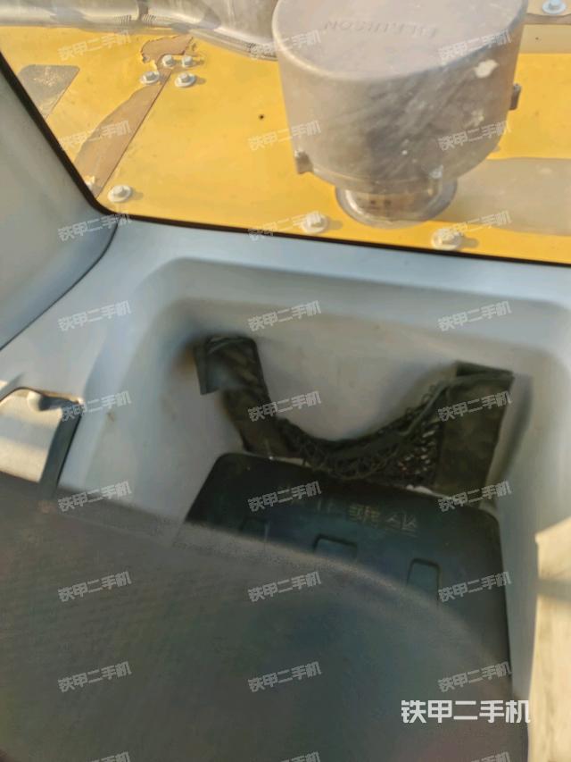 后窗玻璃角標（駕駛室部分）