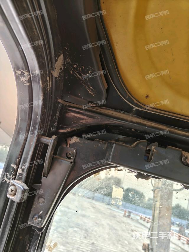 駕駛室左前45度（駕駛室部分）