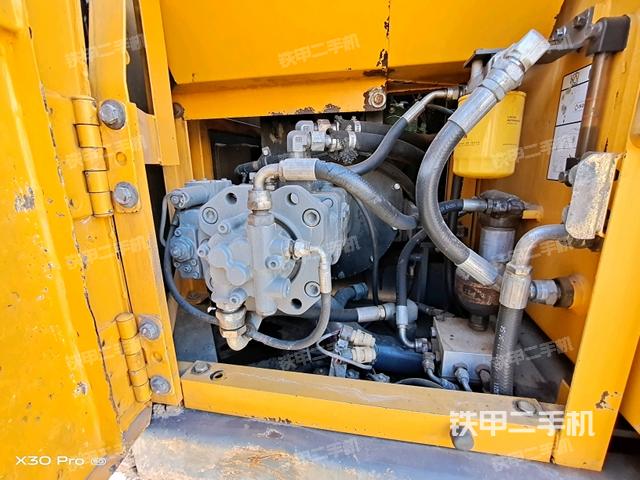 液壓泵艙室正面整體（整機(jī)外觀）