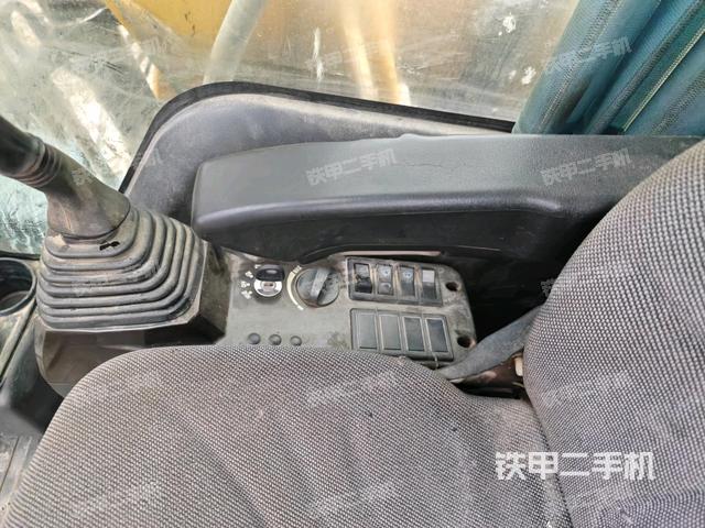 座椅右側控制臺/鑰匙門/油門/含右手柄(駕駛室部分) 座椅右側控制臺/鑰匙門/油門/含右手柄(駕駛室部分)