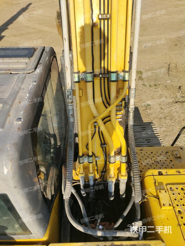 大臂背部俯視（工作和回轉(zhuǎn)裝置）