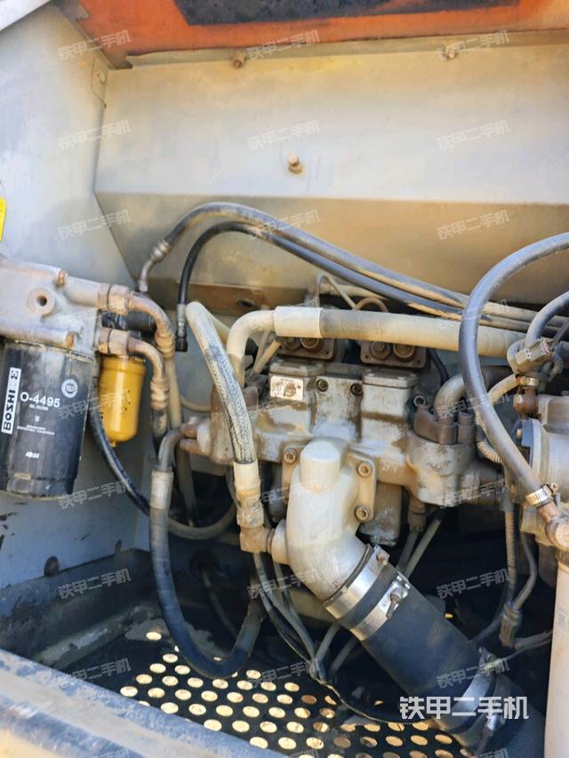 液壓泵艙室正面整體(整機(jī)外觀) 液壓泵艙室正面整體(整機(jī)外觀)