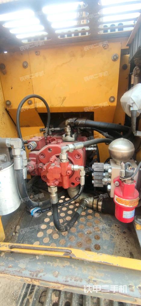 液壓泵艙室正面整體（整機(jī)外觀）