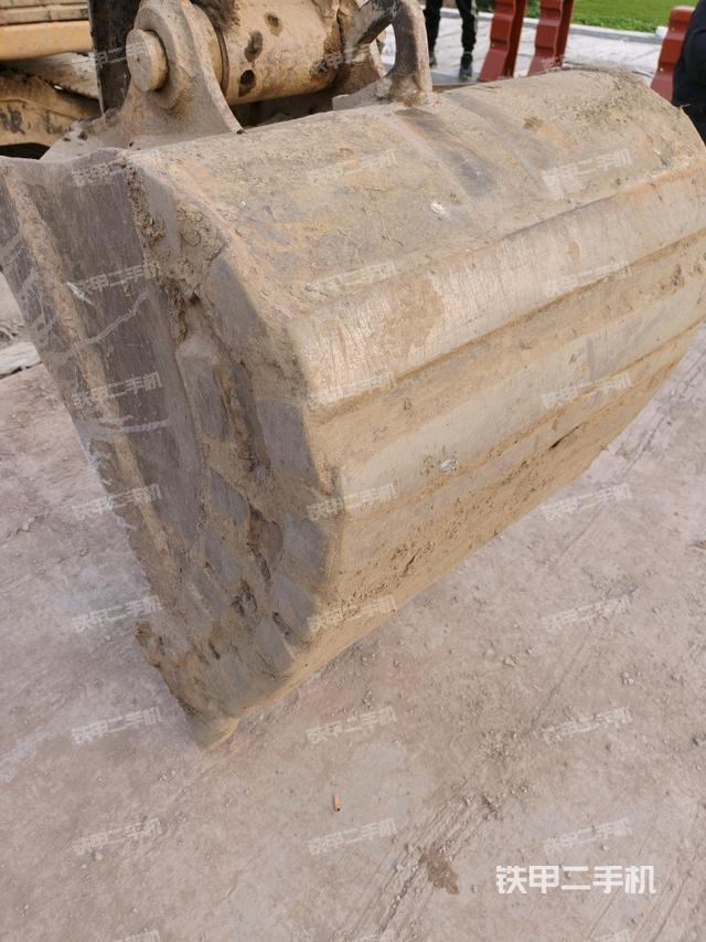 大臂油缸整體?豎拍（工作和回轉(zhuǎn)裝置）