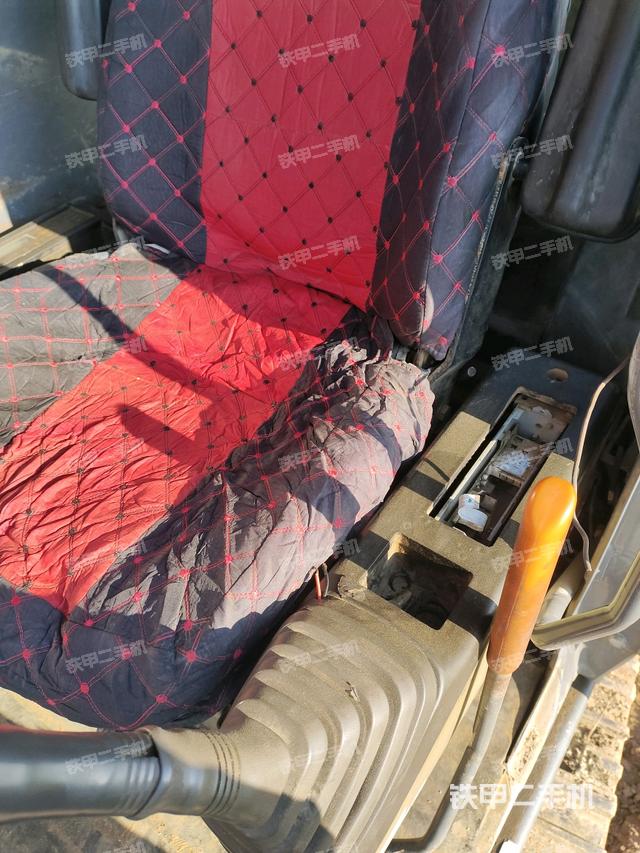 座椅左側(cè)控制臺(tái)/音響/含左手柄(駕駛室部分) 座椅左側(cè)控制臺(tái)/音響/含左手柄(駕駛室部分)