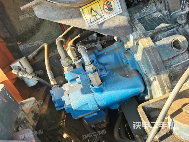 液壓泵艙室正面整體(整機外觀) 液壓泵艙室正面整體(整機外觀)