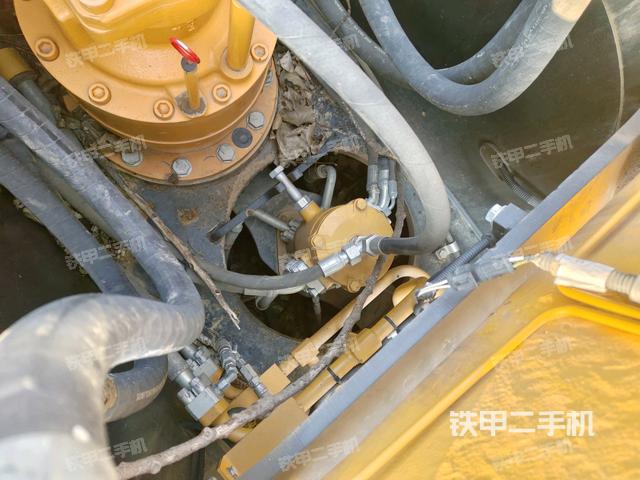 中央回轉接頭特寫（上車部件）