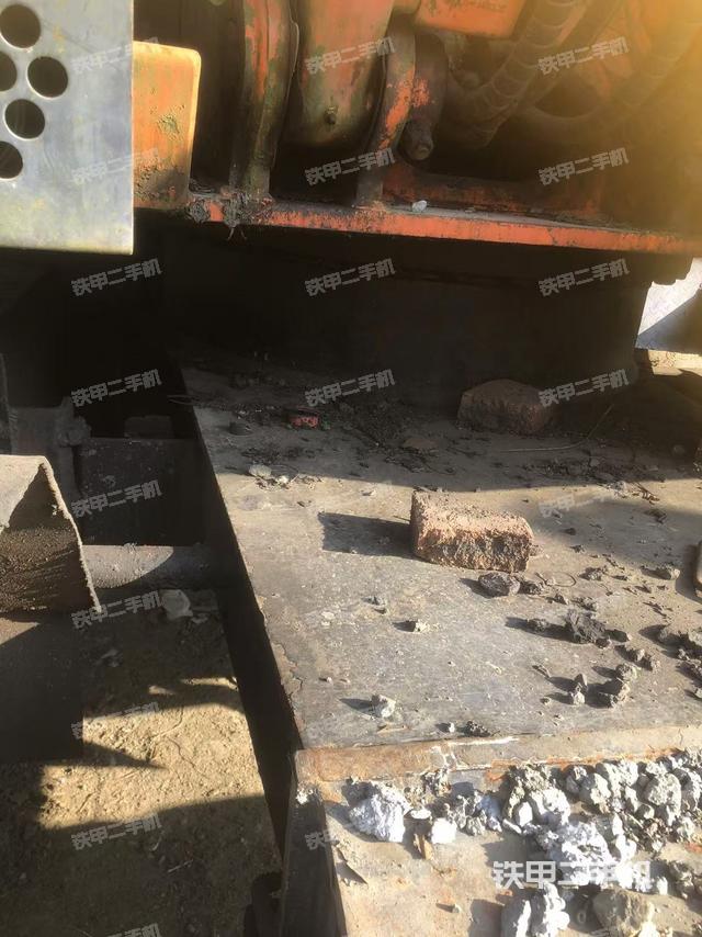 右側(cè)履帶整體(行走機(jī)構(gòu)) 右側(cè)履帶整體(行走機(jī)構(gòu))