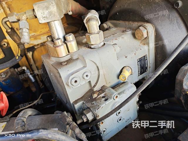 液壓泵艙室正面整體（整機(jī)外觀）