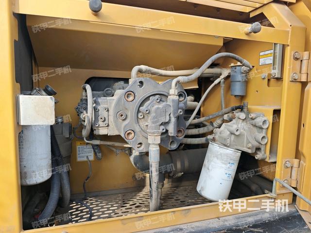 液壓泵艙室正面整體（整機(jī)外觀）