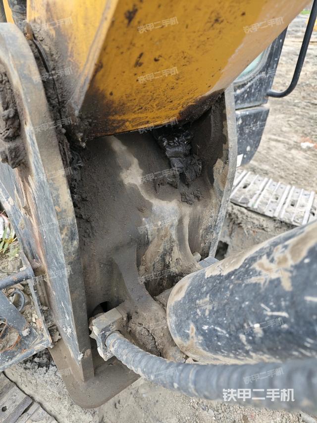 大臂根部?斜（工作和回轉(zhuǎn)裝置）