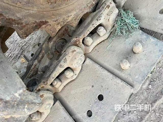單側(cè)履帶整體(整機外觀) 單側(cè)履帶整體(整機外觀)