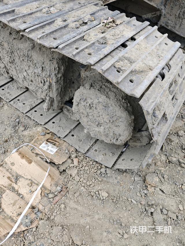 右驅(qū)動輪（行走機(jī)構(gòu)）