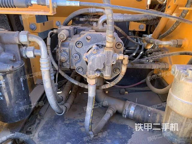 液壓泵艙室正面整體(整機(jī)外觀) 液壓泵艙室正面整體(整機(jī)外觀)