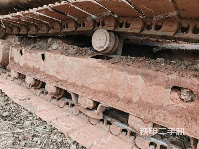 左驅(qū)動輪（行走機構(gòu)）