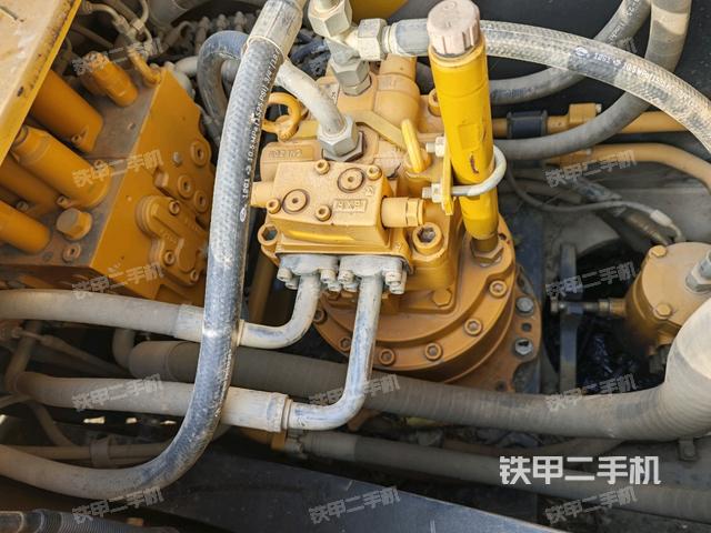 回轉(zhuǎn)馬達(dá)和主控閥（整機(jī)外觀）