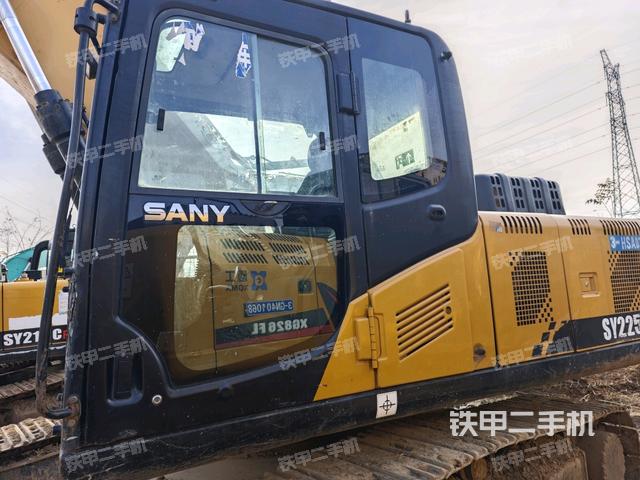 駕駛室整體（整機(jī)外觀）