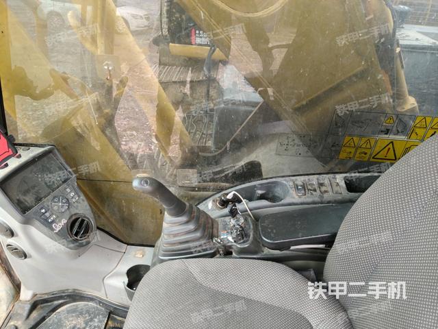 后窗玻璃角標(駕駛室部分) 后窗玻璃角標(駕駛室部分)