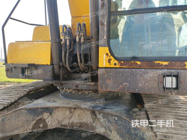 轉(zhuǎn)盤(pán)和下車(chē)架正前（工作和回轉(zhuǎn)裝置）